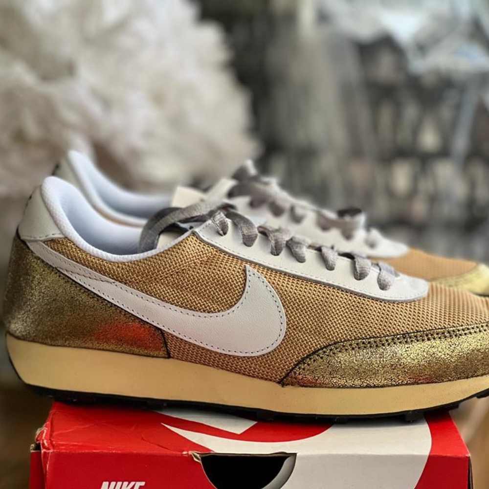 Nike Daybreak Women's GOLD